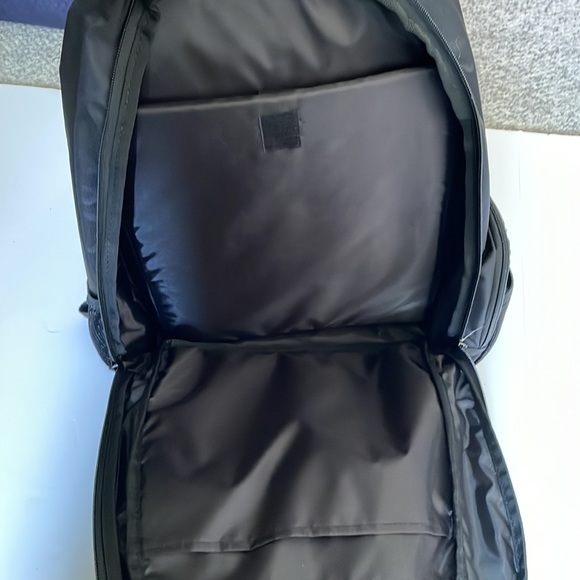 Targus black backpack 13.6 x 8.66 x 18.31 NEW with tags - Picture 9 of 13